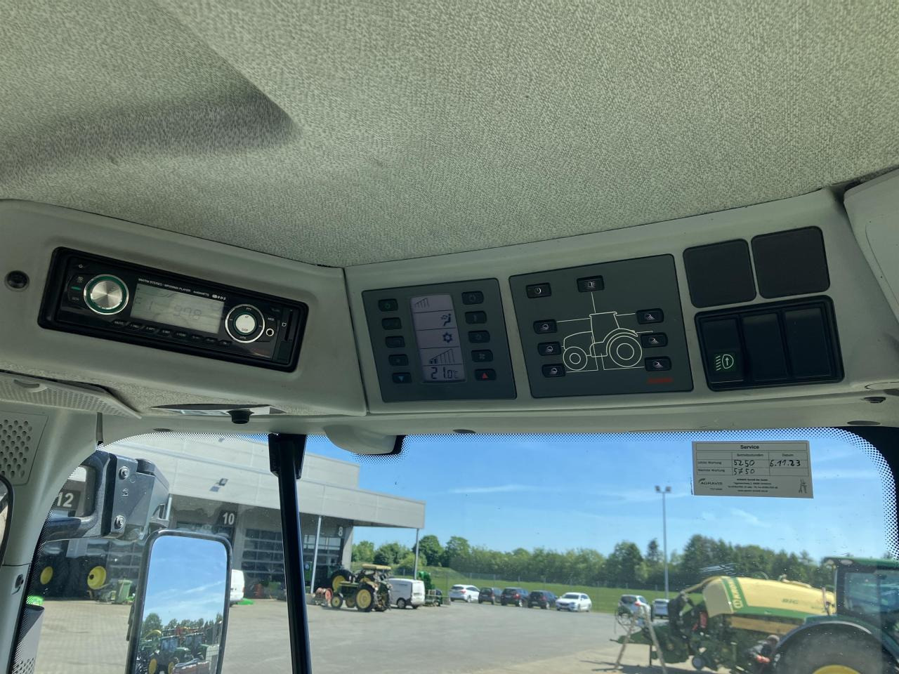 Трактор CLAAS Arion 640: снимка 6