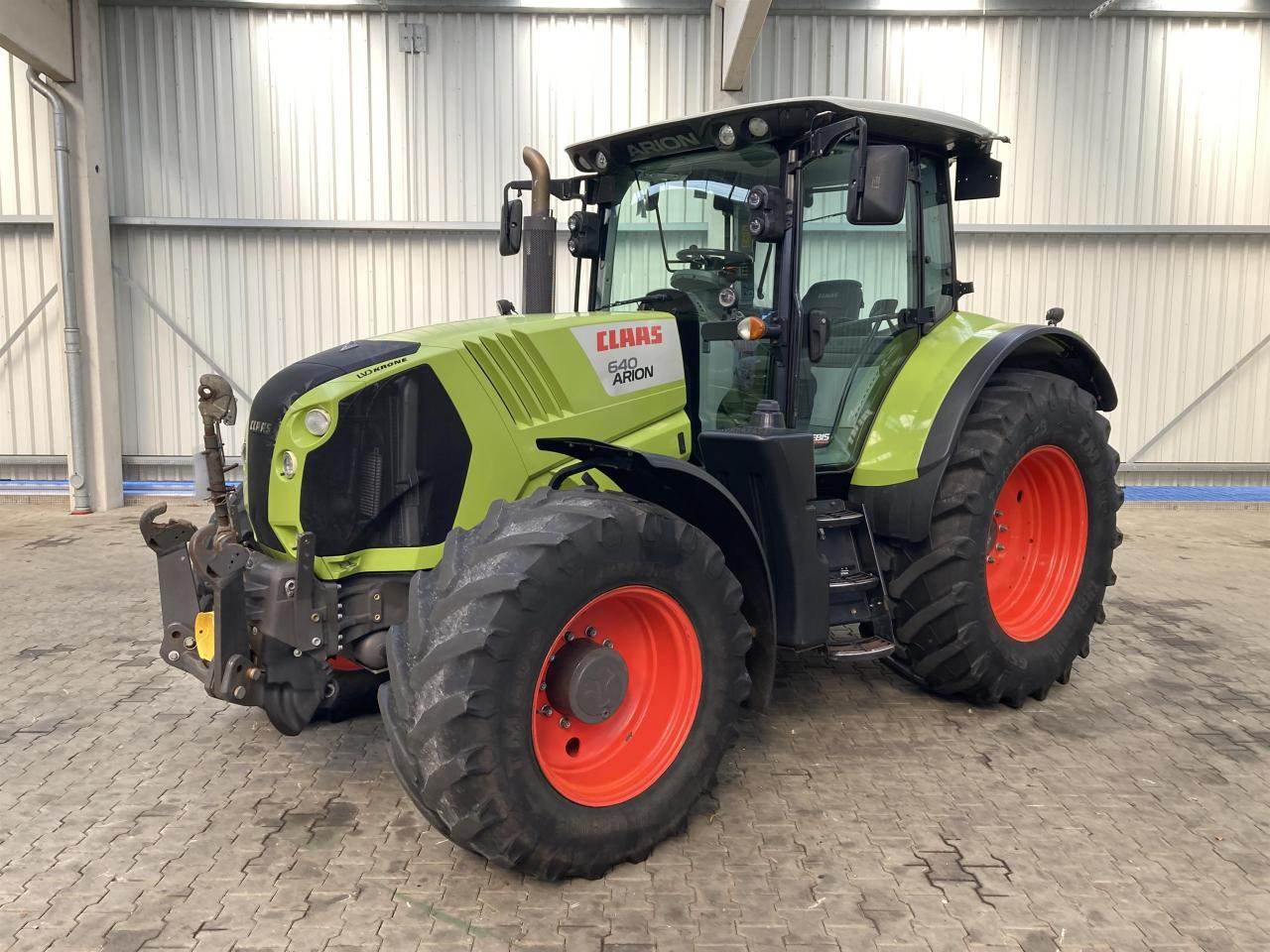 CLAAS Arion 640 - Трактор: снимка 1 CLAAS Arion 640 - Трактор: снимка 1