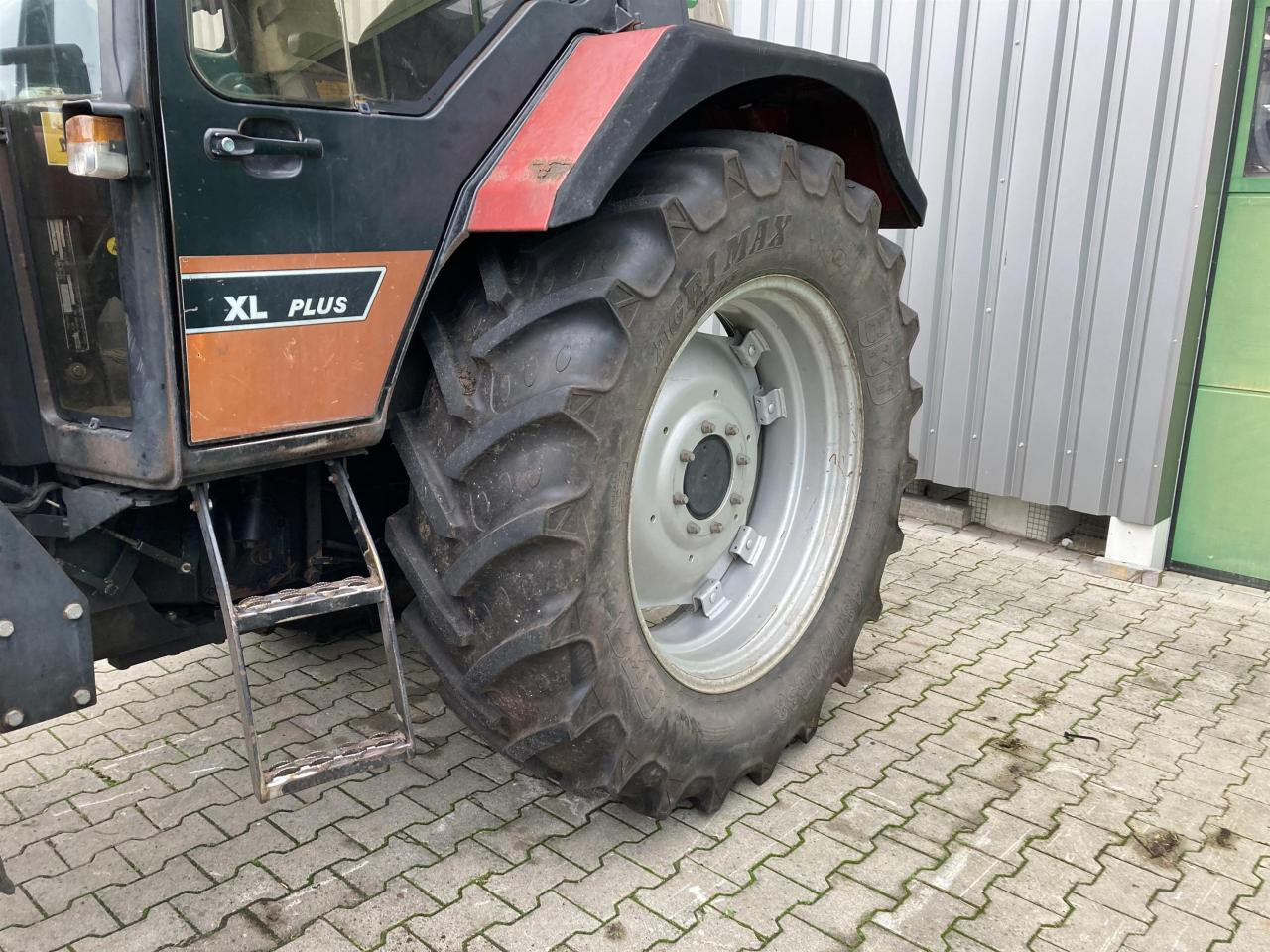 Case-IH 844 XL Plus - Трактор: снимка 3 Case-IH 844 XL Plus - Трактор: снимка 3