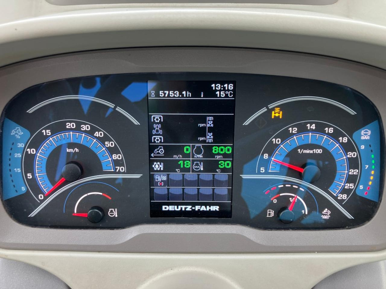Трактор Deutz-Fahr 6215 TTV: снимка 17 Трактор Deutz-Fahr 6215 TTV: снимка 17