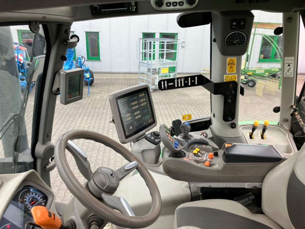 Трактор Deutz-Fahr 6215 TTV: снимка 13 Трактор Deutz-Fahr 6215 TTV: снимка 13