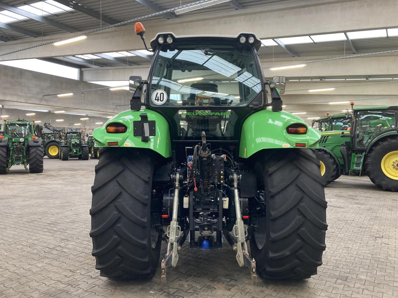 Deutz-Fahr 7210 TTV - Трактор: снимка 4 Deutz-Fahr 7210 TTV - Трактор: снимка 4