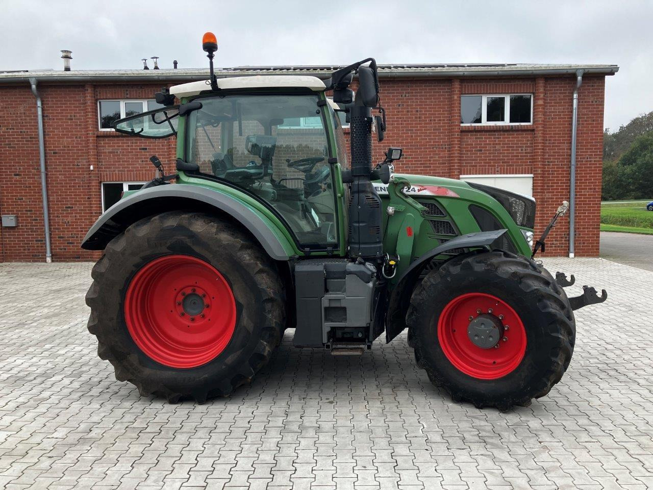 Fendt 716 Vario Profi Plus - Трактор: снимка 3 Fendt 716 Vario Profi Plus - Трактор: снимка 3