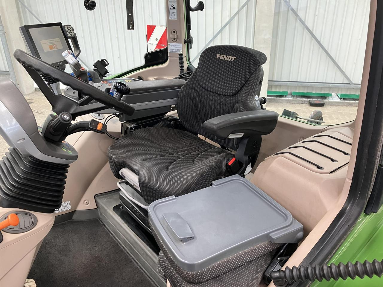 Трактор Fendt 724 Vario Profi Plus: снимка 13