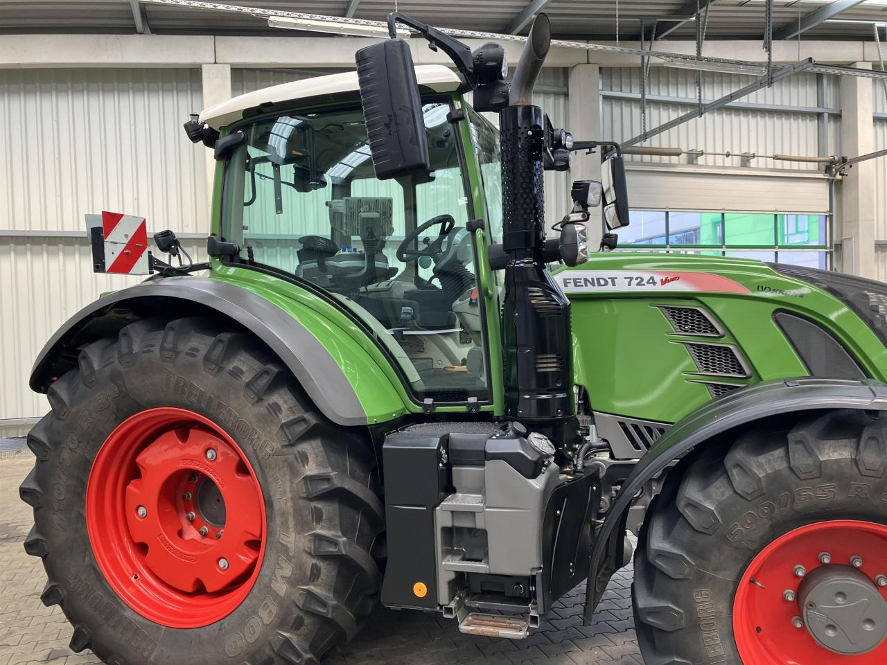 Трактор Fendt 724 Vario Profi Plus: снимка 8