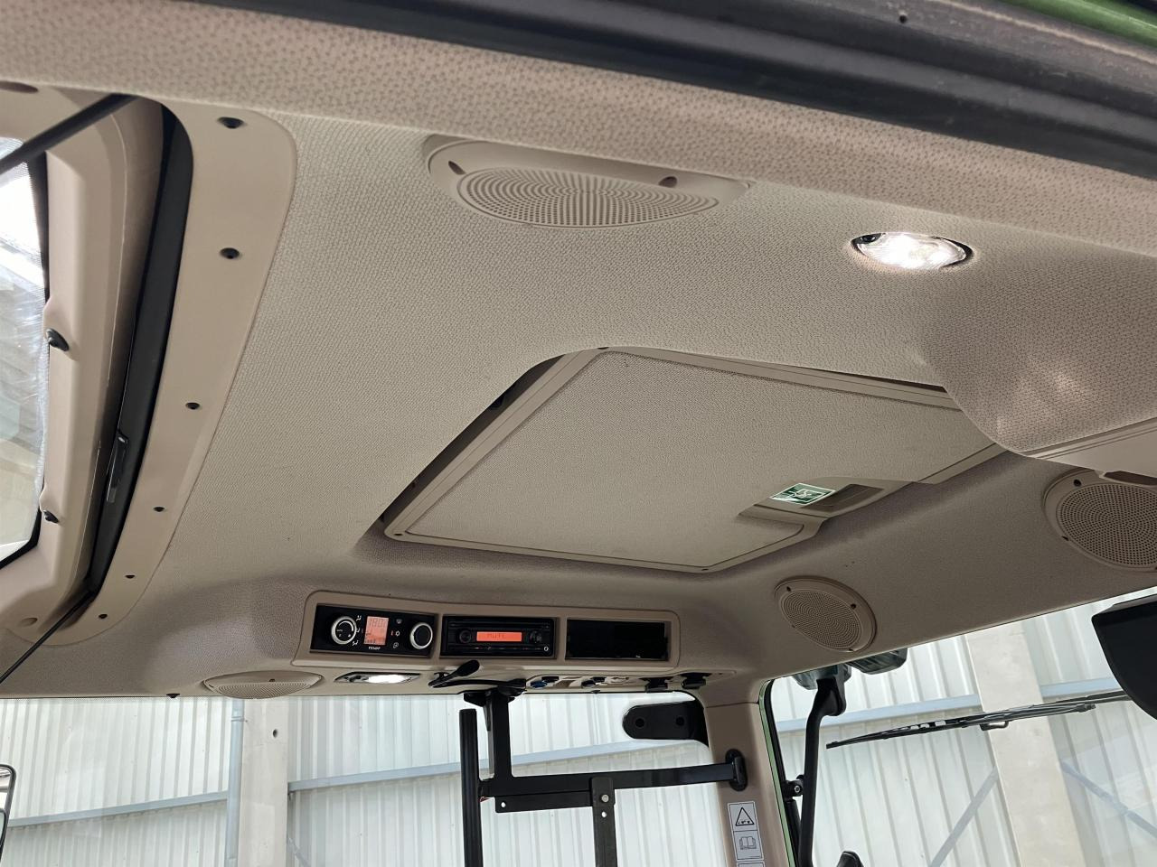 Трактор Fendt 724 Vario Profi Plus: снимка 14