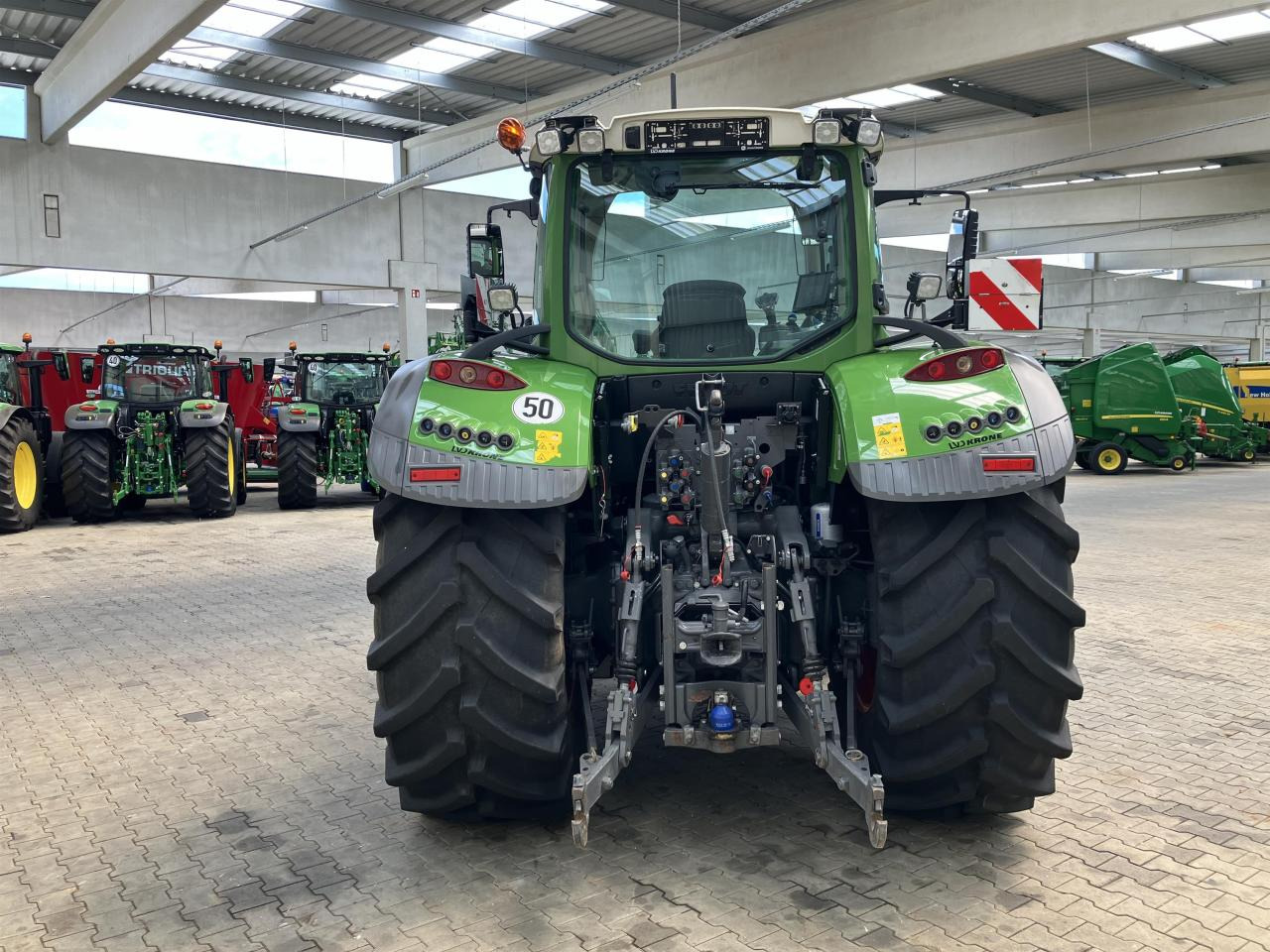 Трактор Fendt 724 Vario Profi Plus: снимка 6