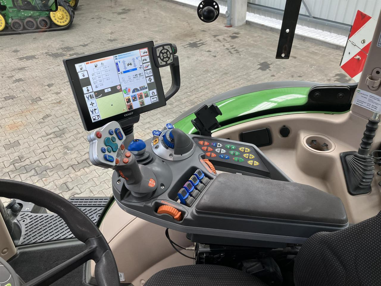 Трактор Fendt 724 Vario Profi Plus: снимка 15