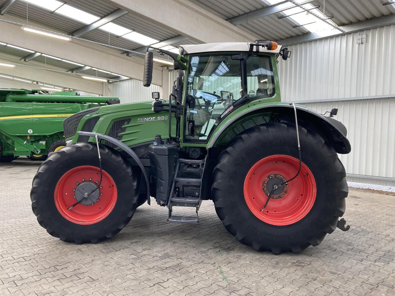 Fendt 933 Vario Profi Plus - Трактор: снимка 3 Fendt 933 Vario Profi Plus - Трактор: снимка 3