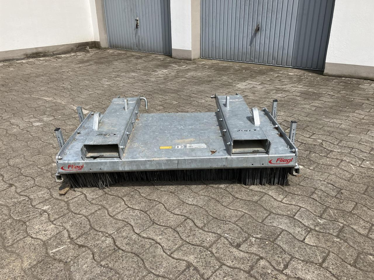 Fliegl Löwe 1,50m - Четка за Комунална/ Специална техника: снимка 1 Fliegl Löwe 1,50m - Четка за Комунална/ Специална техника: снимка 1
