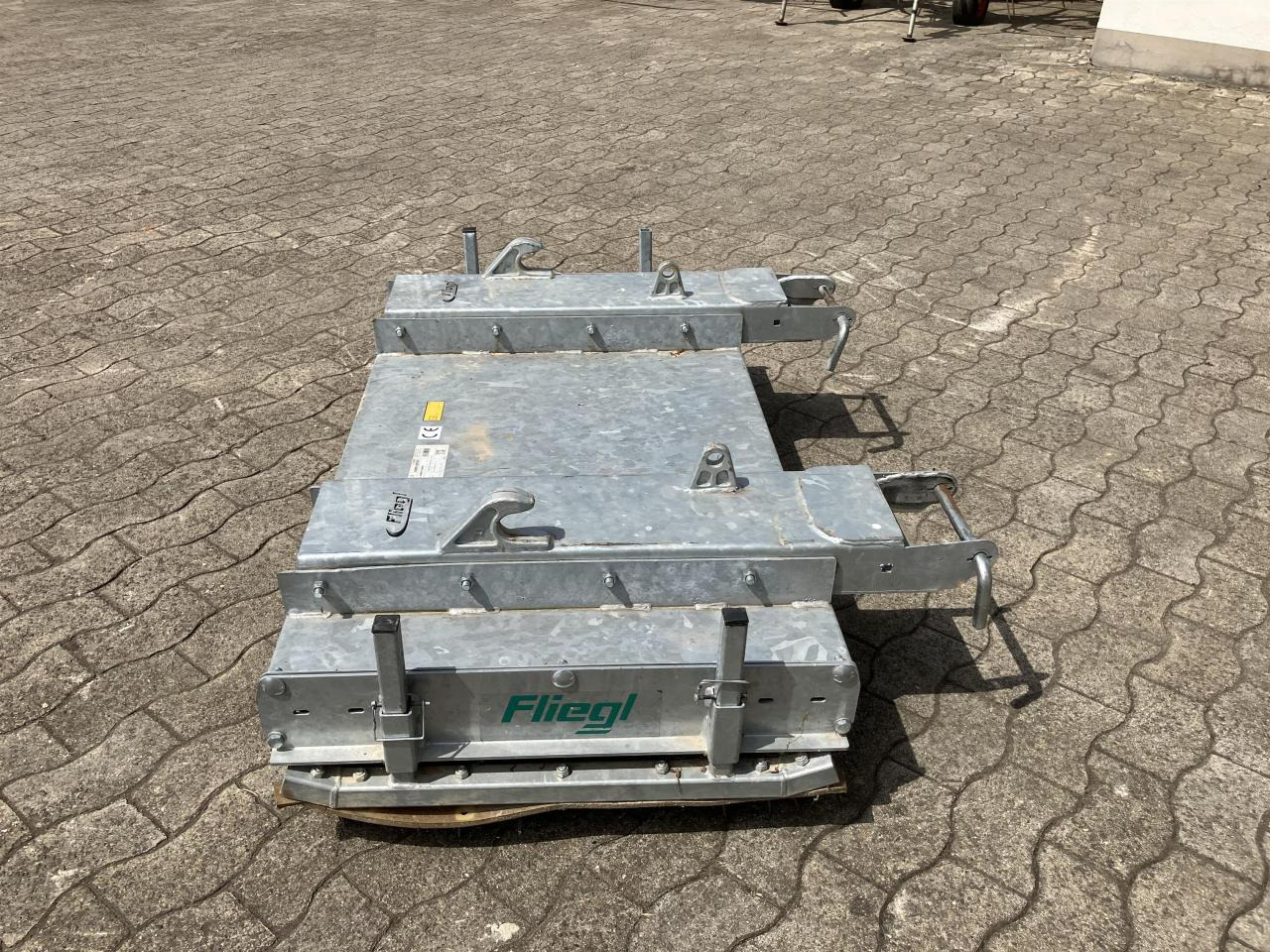 Fliegl Löwe 1,50m - Четка за Комунална/ Специална техника: снимка 2 Fliegl Löwe 1,50m - Четка за Комунална/ Специална техника: снимка 2