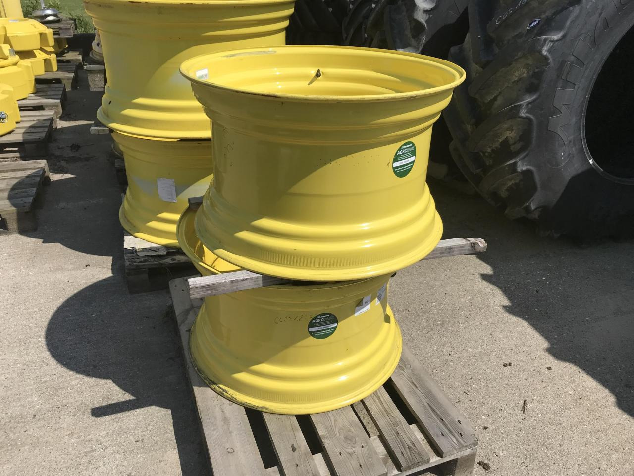 John Deere 18x30 - Гума за Селскостопанска техника: снимка 1 John Deere 18x30 - Гума за Селскостопанска техника: снимка 1