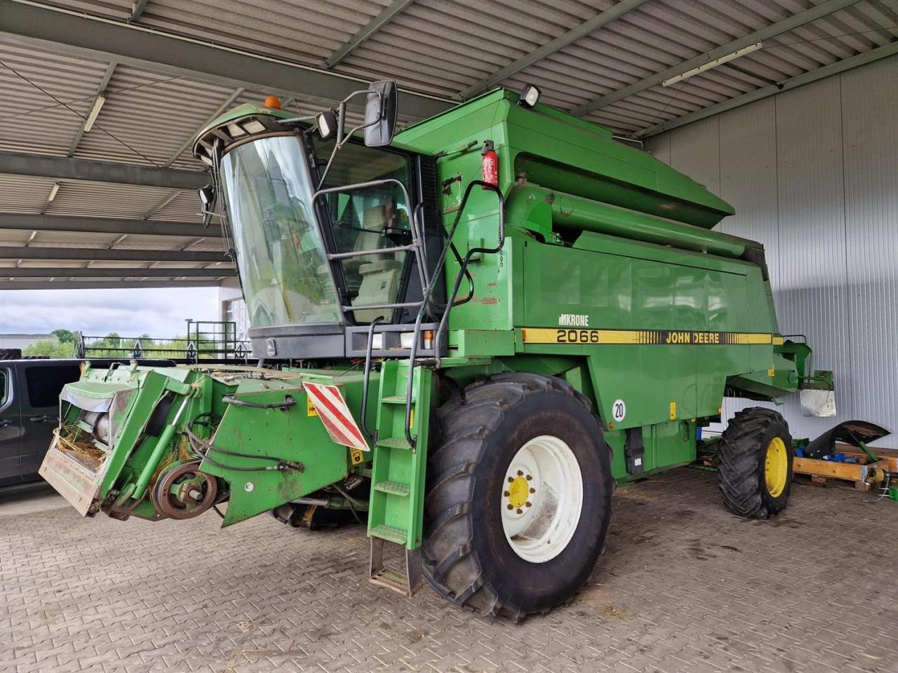 John Deere 2066 - Зърнокомбайн: снимка 1 John Deere 2066 - Зърнокомбайн: снимка 1