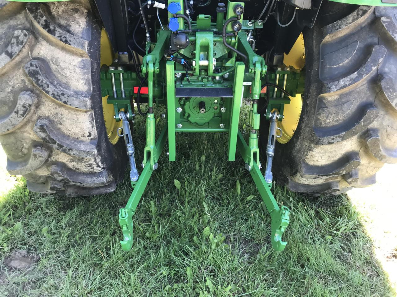 John Deere 5075E - Трактор: снимка 3 John Deere 5075E - Трактор: снимка 3