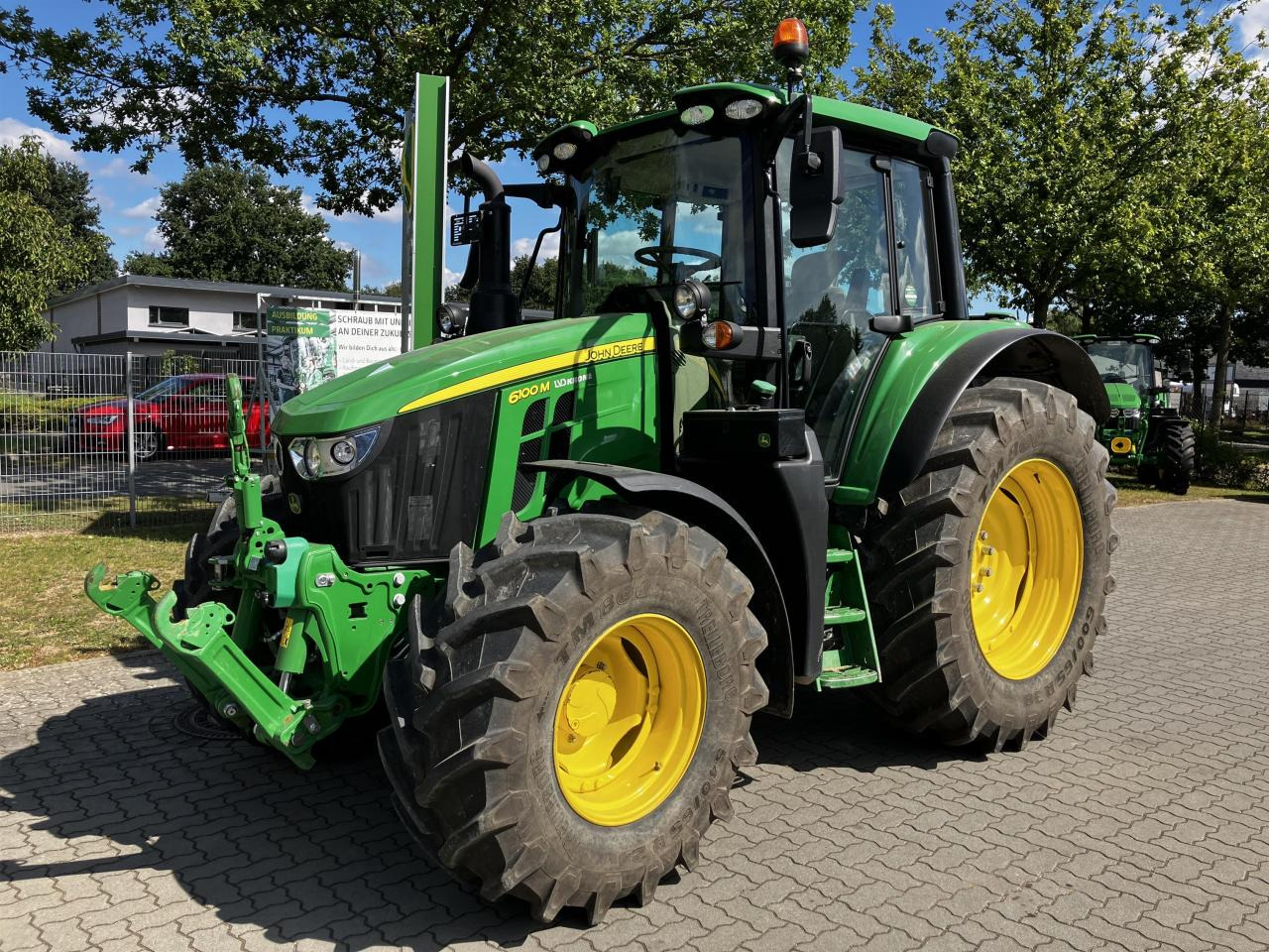 John Deere 6100M - Трактор: снимка 1 John Deere 6100M - Трактор: снимка 1