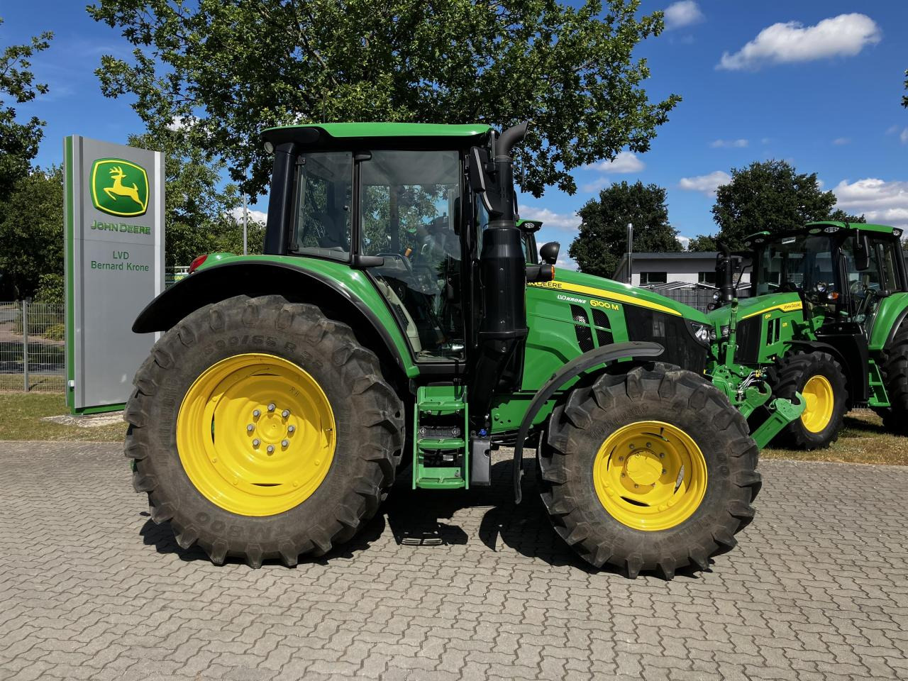 John Deere 6100M - Трактор: снимка 2 John Deere 6100M - Трактор: снимка 2