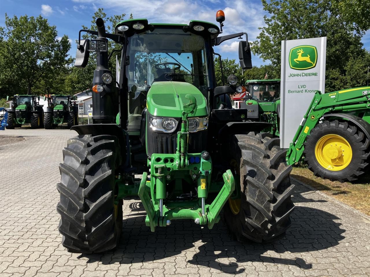 John Deere 6100M - Трактор: снимка 3 John Deere 6100M - Трактор: снимка 3