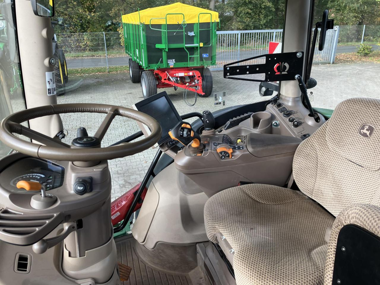 John Deere 6175R - Трактор: снимка 4 John Deere 6175R - Трактор: снимка 4