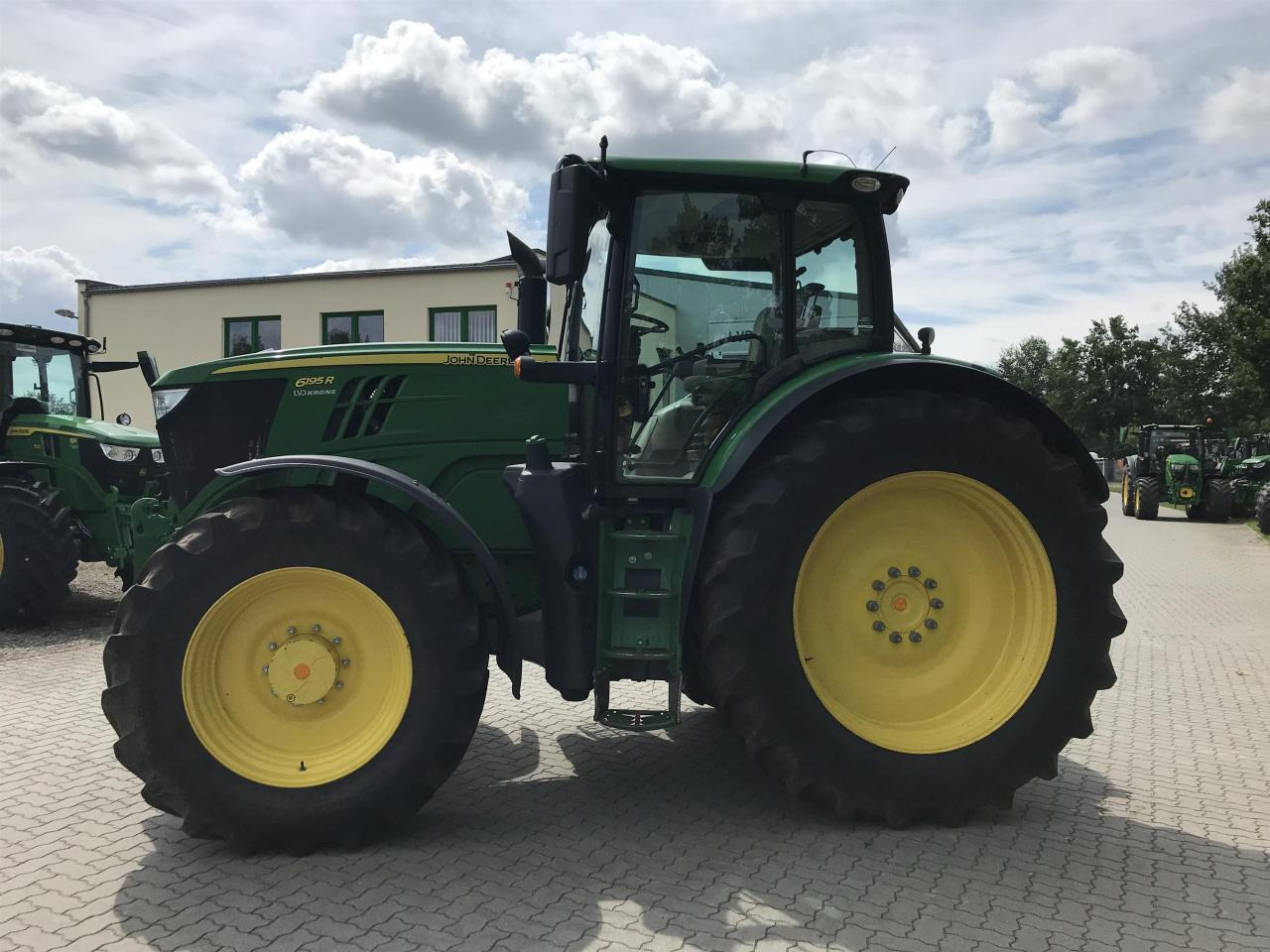 John Deere 6195R - Трактор: снимка 1 John Deere 6195R - Трактор: снимка 1