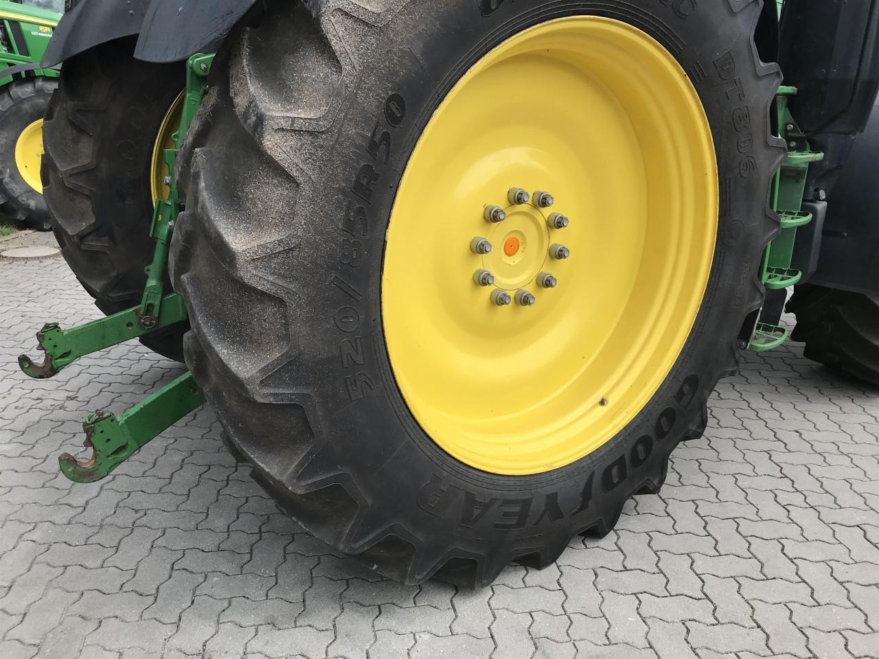 Трактор John Deere 6195R: снимка 9
