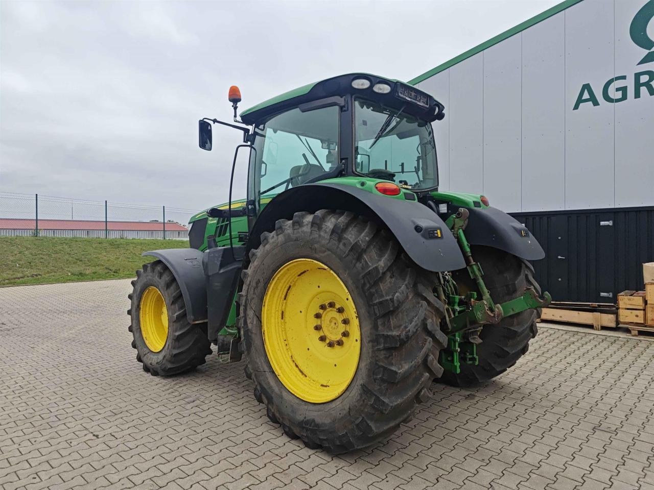 John Deere 6210R - Трактор: снимка 3 John Deere 6210R - Трактор: снимка 3