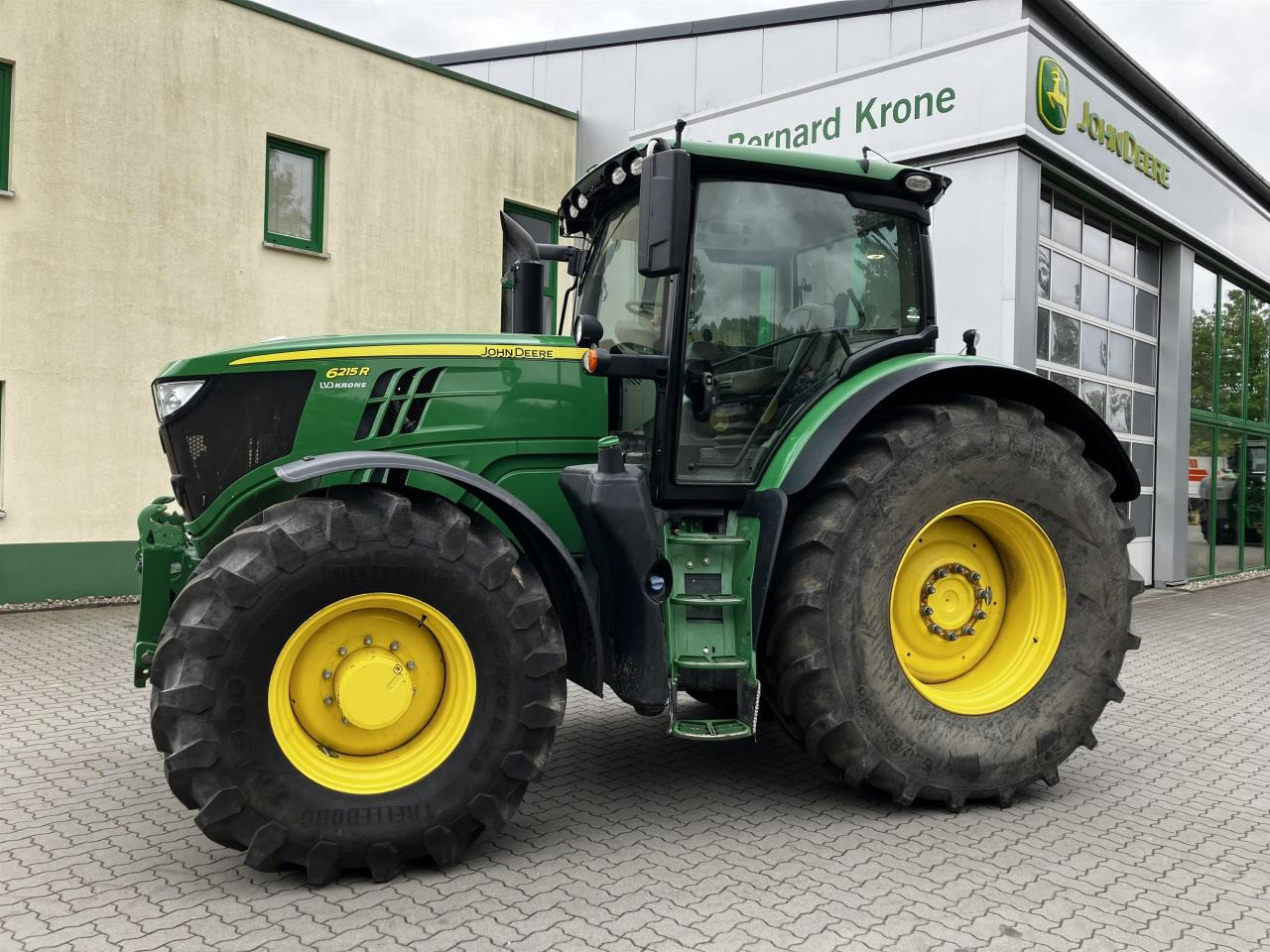 John Deere 6215R - Трактор: снимка 1 John Deere 6215R - Трактор: снимка 1