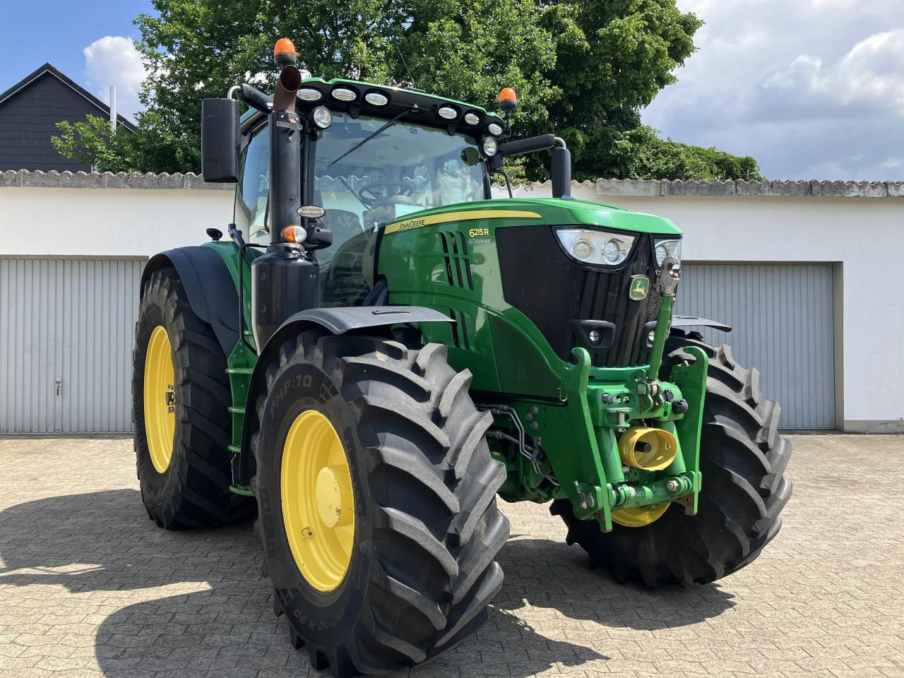 John Deere 6215R - Трактор: снимка 2 John Deere 6215R - Трактор: снимка 2