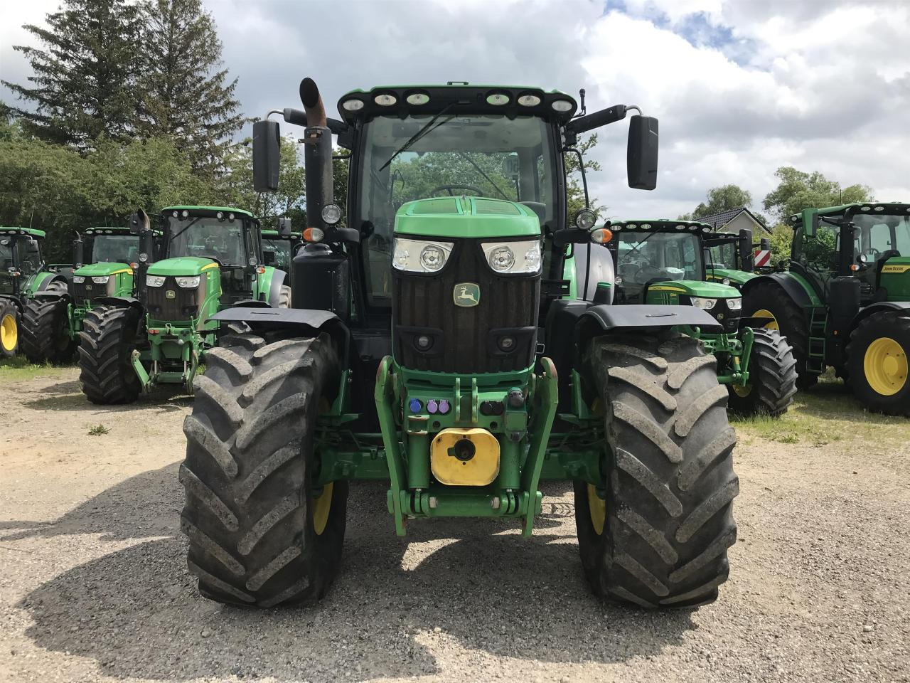 John Deere 6215R - Трактор: снимка 3 John Deere 6215R - Трактор: снимка 3