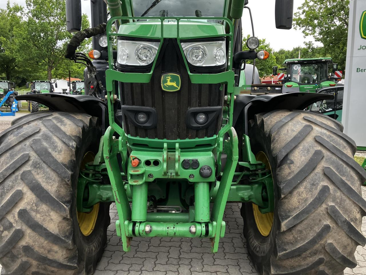 John Deere 6215R - Трактор: снимка 4 John Deere 6215R - Трактор: снимка 4
