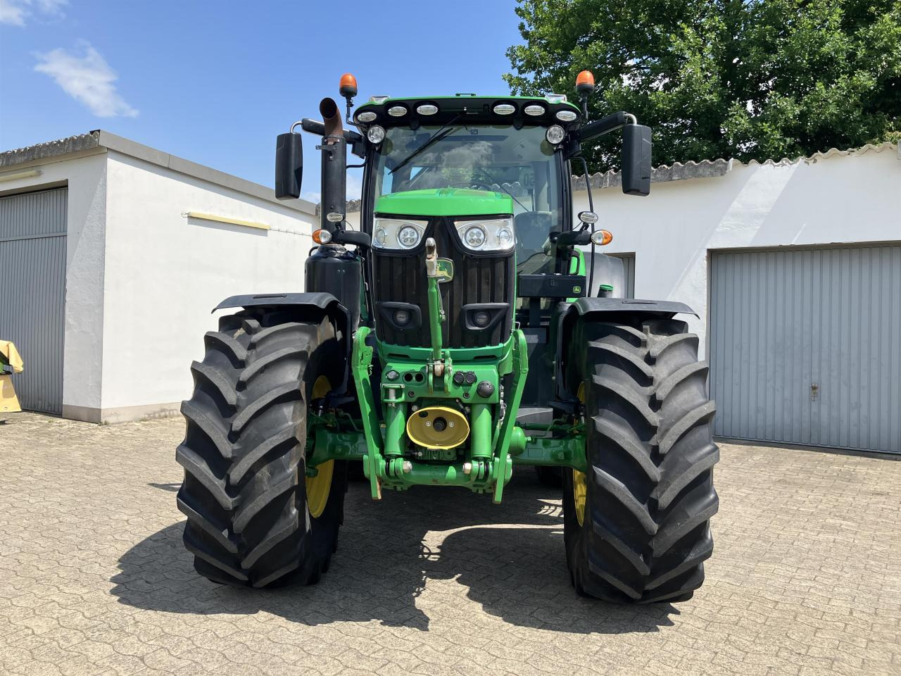 John Deere 6215R - Трактор: снимка 3 John Deere 6215R - Трактор: снимка 3