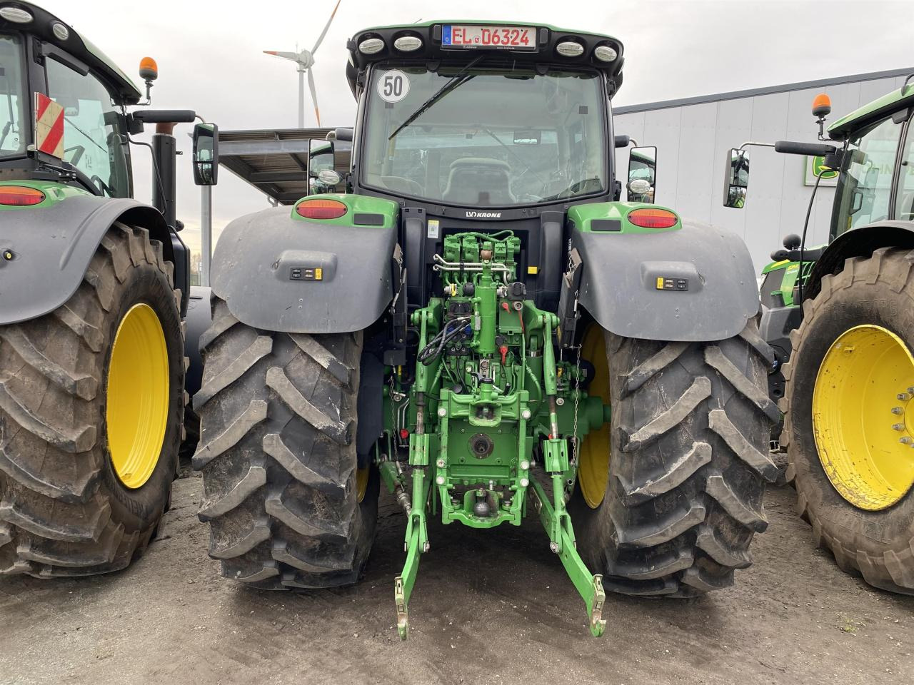John Deere 6215R - Трактор: снимка 3 John Deere 6215R - Трактор: снимка 3