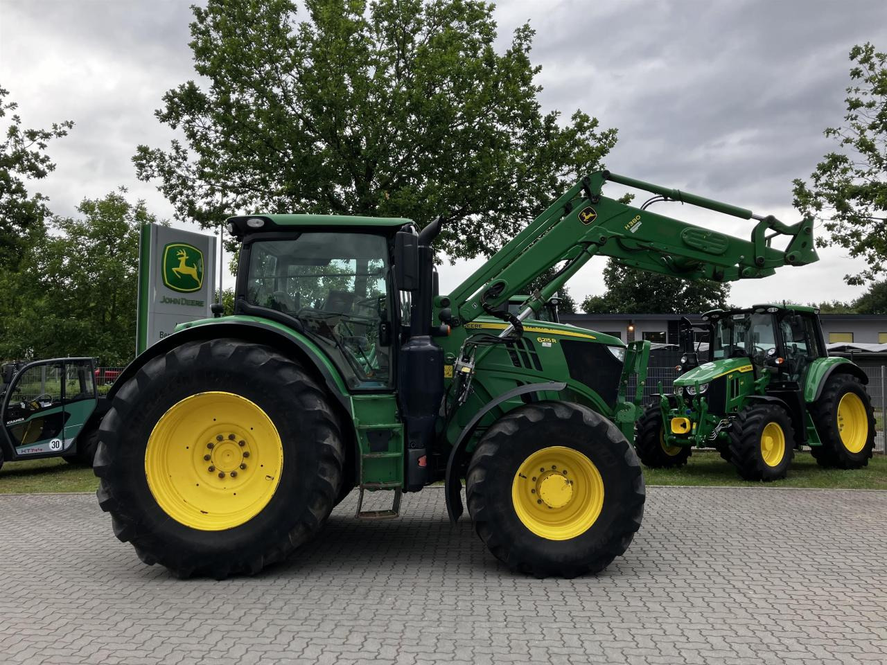 John Deere 6215R - Трактор: снимка 2 John Deere 6215R - Трактор: снимка 2