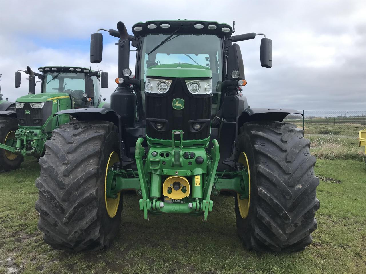 John Deere 6250R - Трактор: снимка 3 John Deere 6250R - Трактор: снимка 3