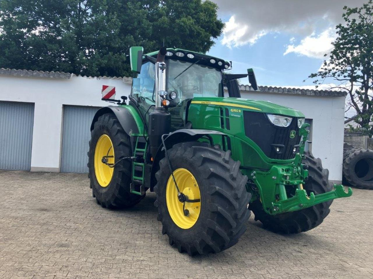 John Deere 6250R - Трактор: снимка 2 John Deere 6250R - Трактор: снимка 2