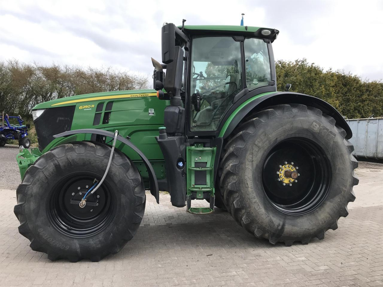 John Deere 6250R - Трактор: снимка 1 John Deere 6250R - Трактор: снимка 1