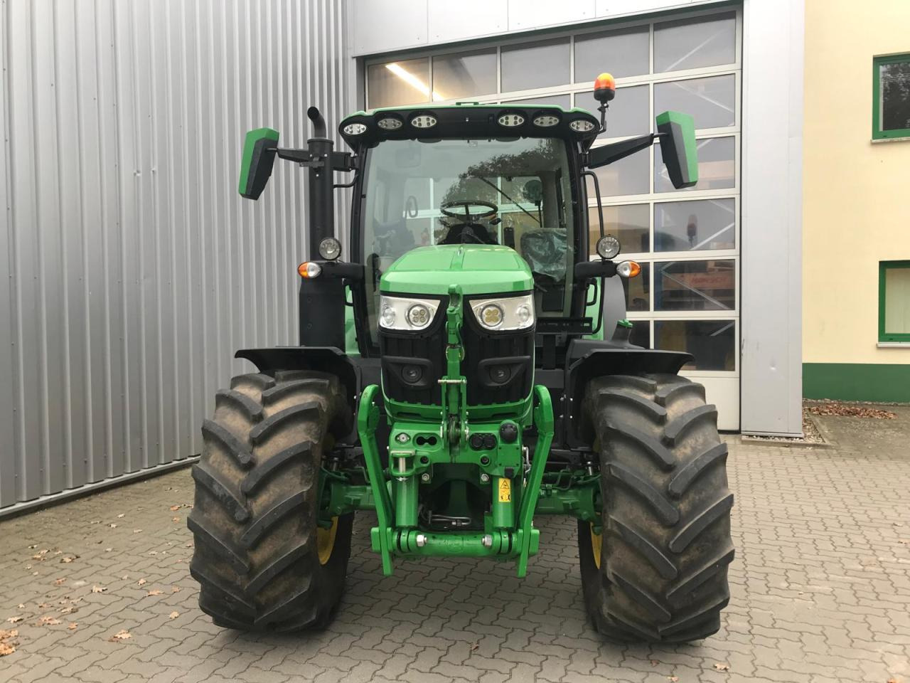 John Deere 6R 130 - Трактор: снимка 4 John Deere 6R 130 - Трактор: снимка 4