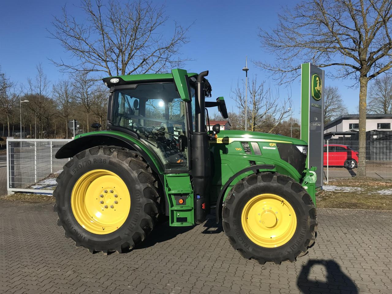 John Deere 6R 130 - Трактор: снимка 2 John Deere 6R 130 - Трактор: снимка 2