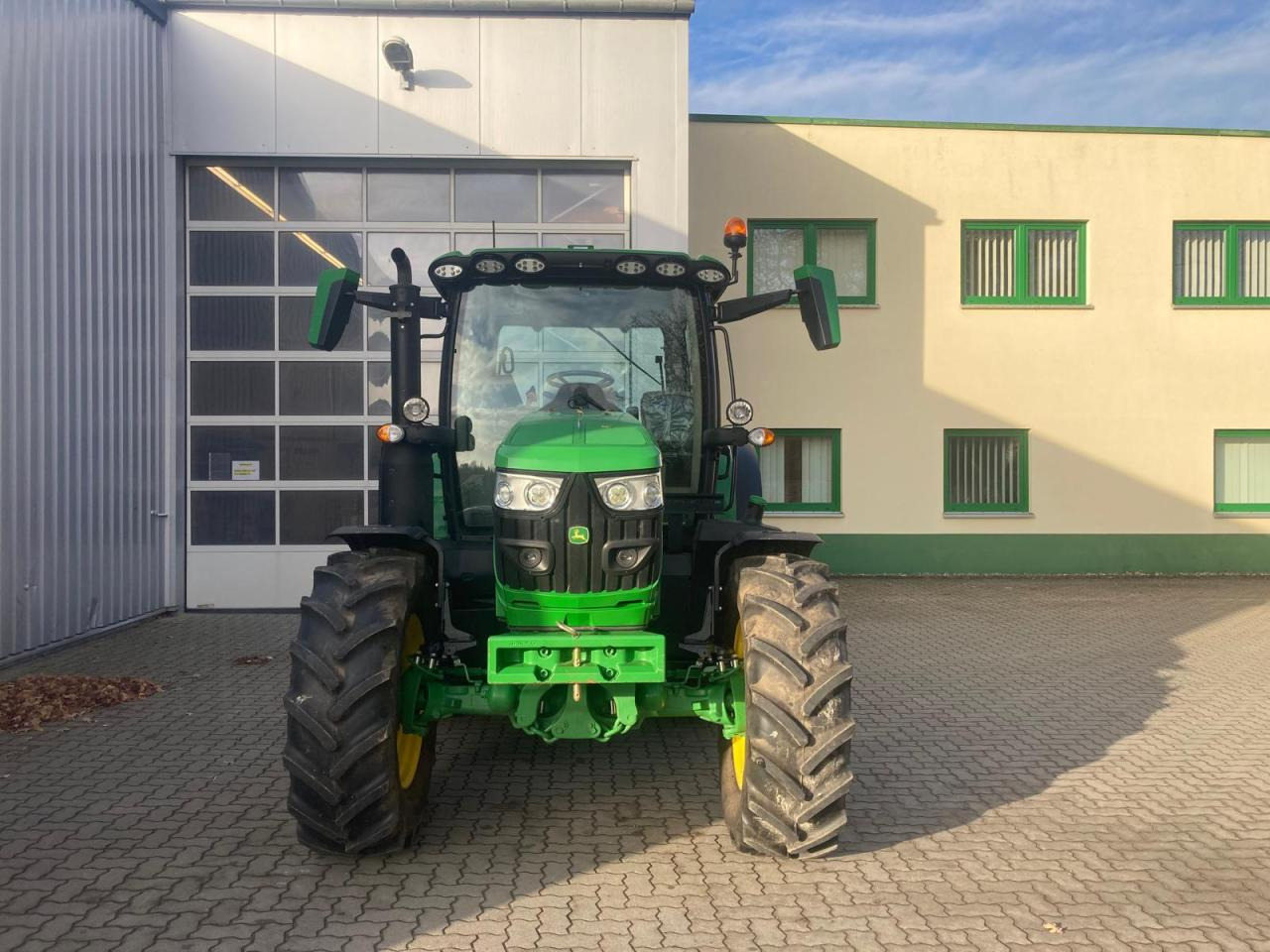 John Deere 6R 130 - Трактор: снимка 3 John Deere 6R 130 - Трактор: снимка 3