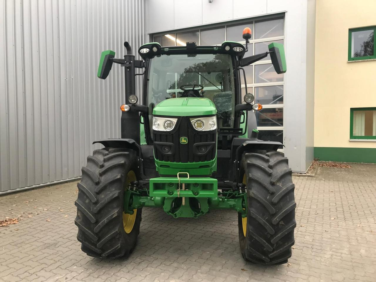 John Deere 6R 130 - Трактор: снимка 4 John Deere 6R 130 - Трактор: снимка 4