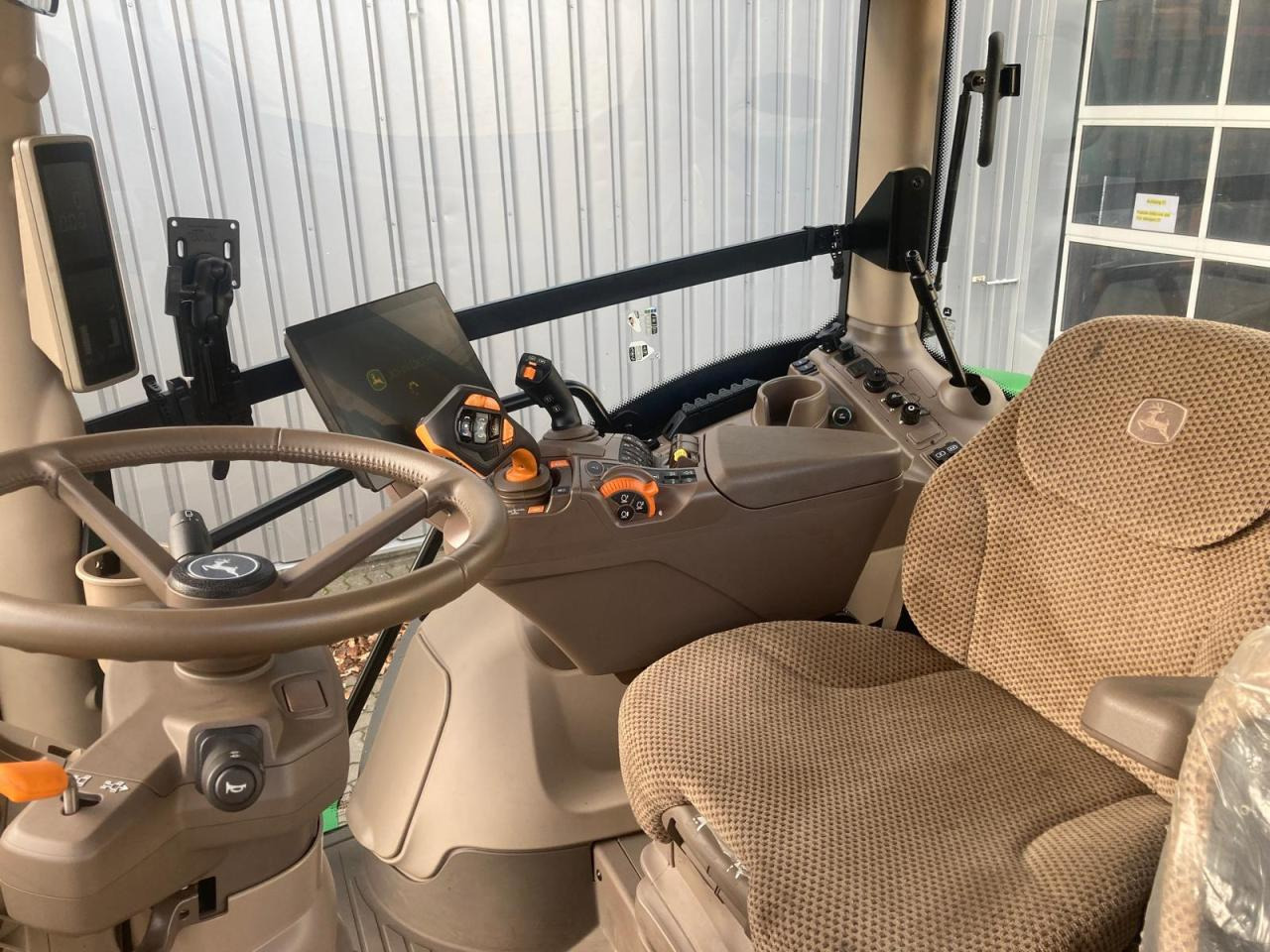 John Deere 6R 130 - Трактор: снимка 5 John Deere 6R 130 - Трактор: снимка 5