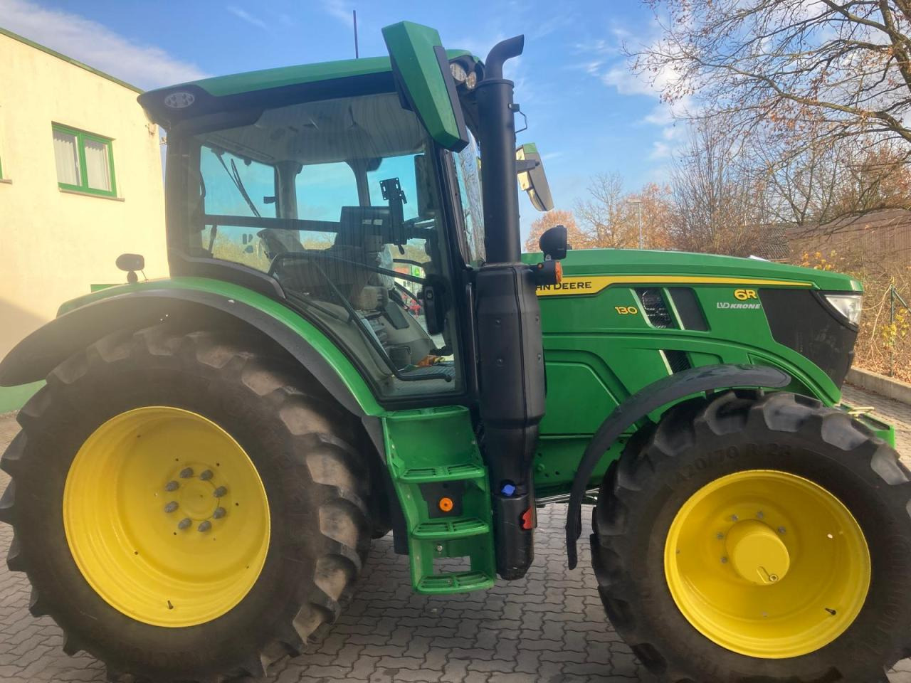 John Deere 6R 130 - Трактор: снимка 2 John Deere 6R 130 - Трактор: снимка 2