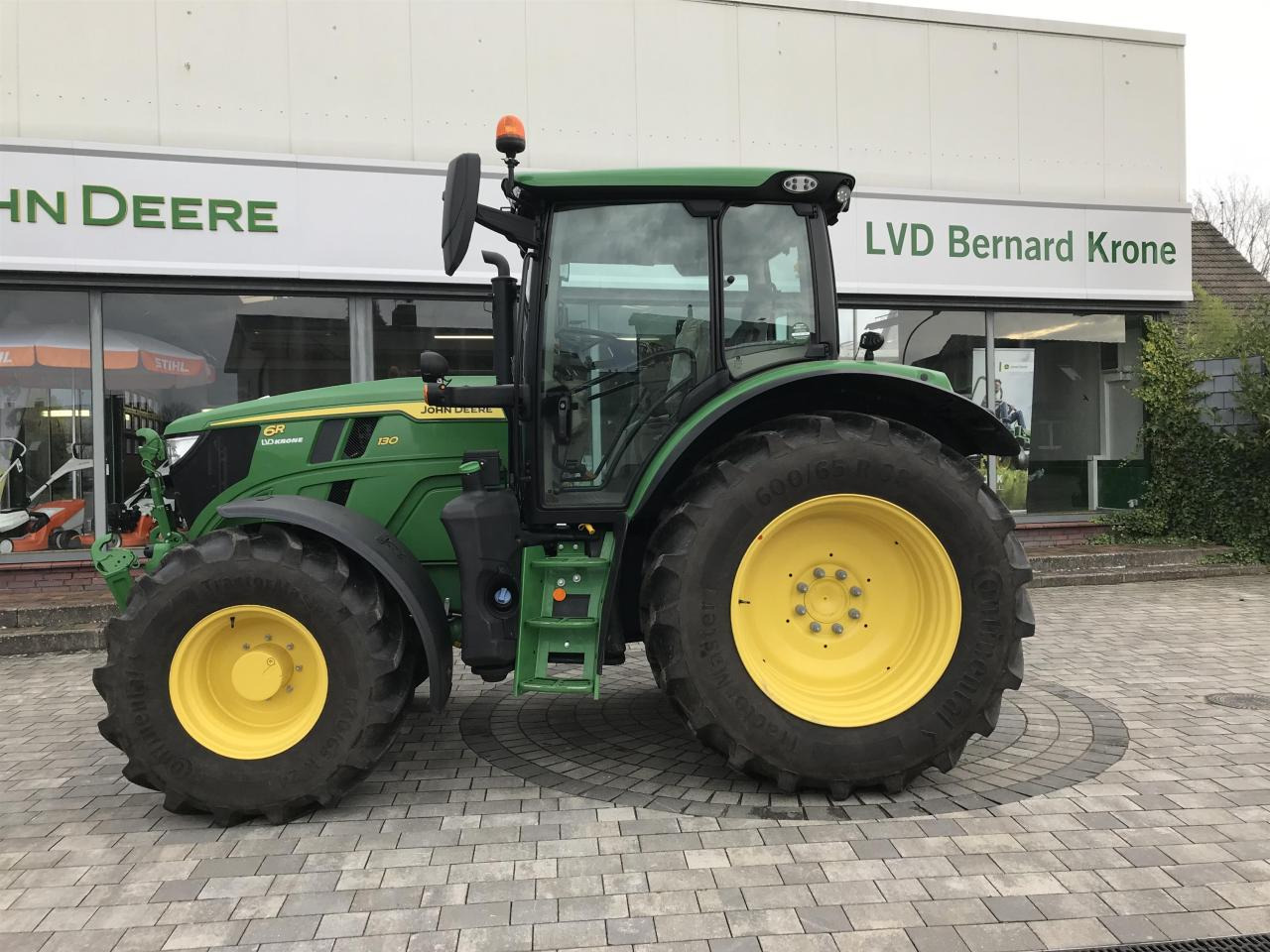 John Deere 6R 130 - Трактор: снимка 1 John Deere 6R 130 - Трактор: снимка 1