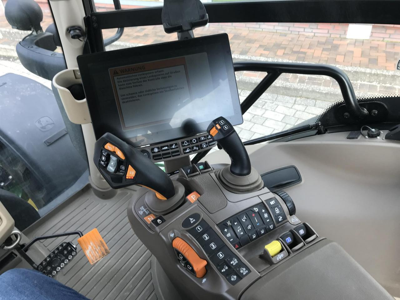 John Deere 6R 140 - Трактор: снимка 5 John Deere 6R 140 - Трактор: снимка 5