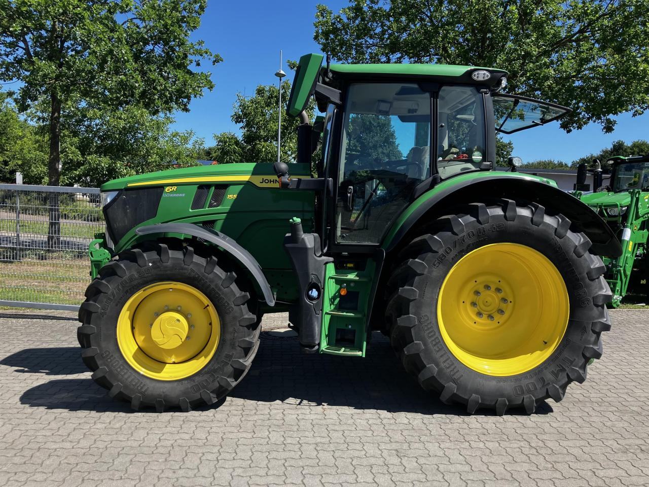 John Deere 6R 155 - Трактор: снимка 1 John Deere 6R 155 - Трактор: снимка 1