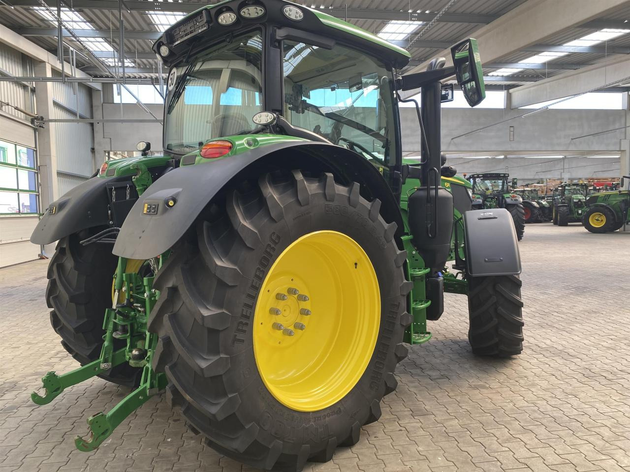 John Deere 6R 155 - Трактор: снимка 4 John Deere 6R 155 - Трактор: снимка 4
