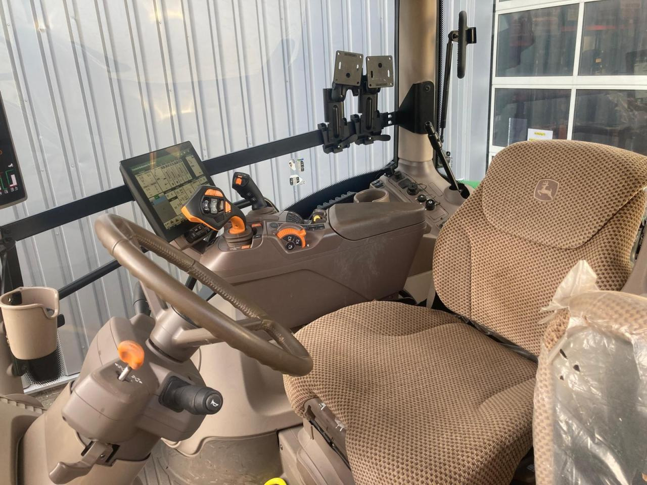 John Deere 6R 155 - Трактор: снимка 5 John Deere 6R 155 - Трактор: снимка 5