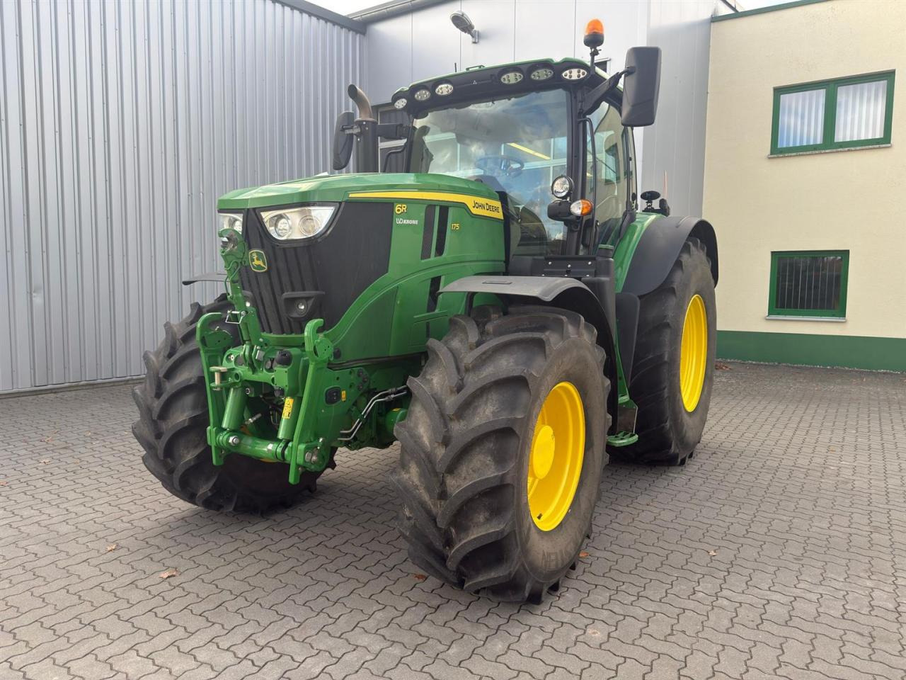 John Deere 6R 175 - Трактор: снимка 3 John Deere 6R 175 - Трактор: снимка 3