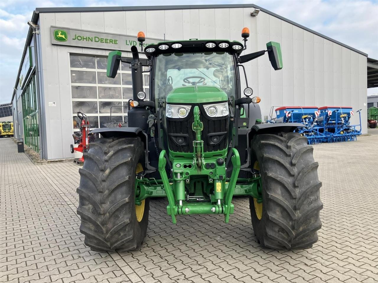 John Deere 6R 185 - Трактор: снимка 3 John Deere 6R 185 - Трактор: снимка 3
