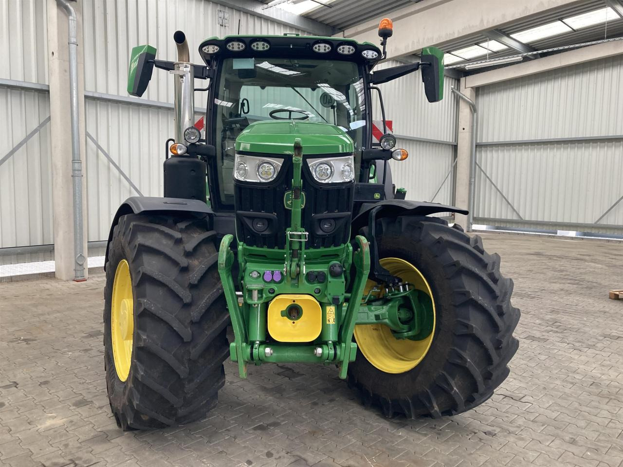 John Deere 6R 185 - Трактор: снимка 3 John Deere 6R 185 - Трактор: снимка 3