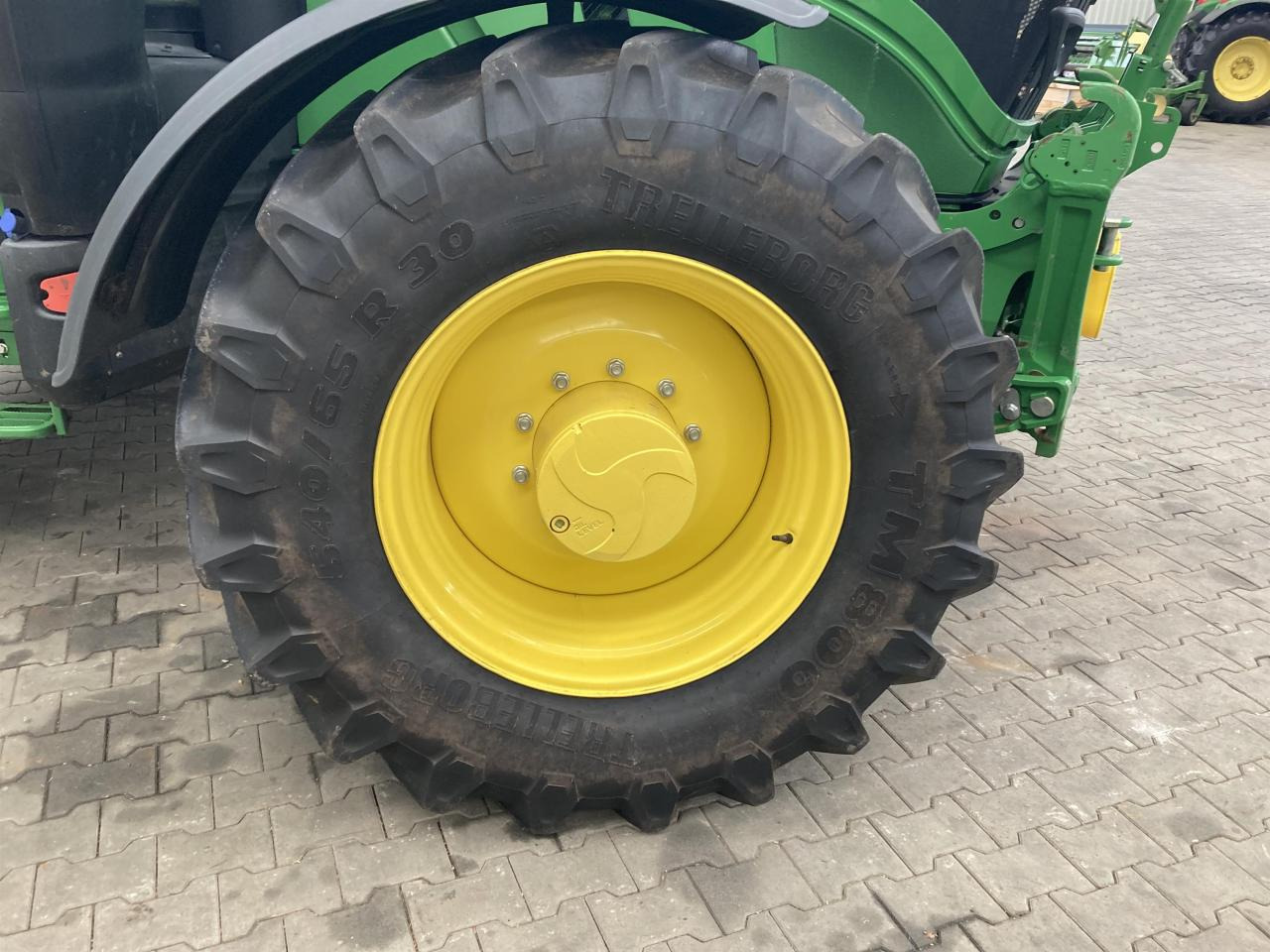 John Deere 6R 185 - Трактор: снимка 4 John Deere 6R 185 - Трактор: снимка 4